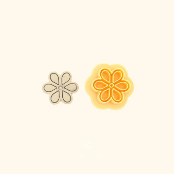 Altı Penç ottoman floral polymer clay cutter alongside clay impression showing six-petal rosette with inner contour detail and scalloped outer edge