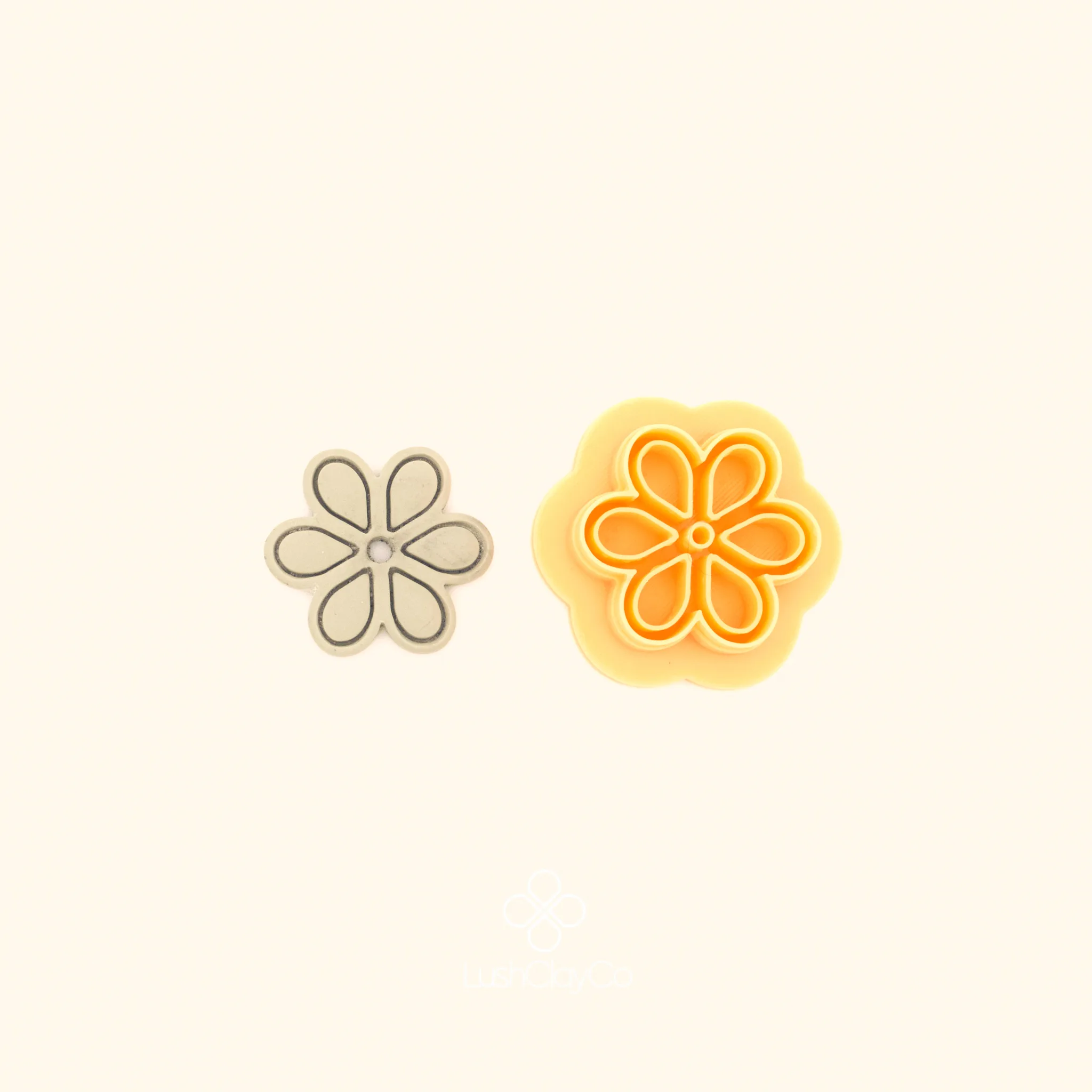 Altı Penç ottoman floral polymer clay cutter alongside clay impression showing six-petal rosette with inner contour detail and scalloped outer edge