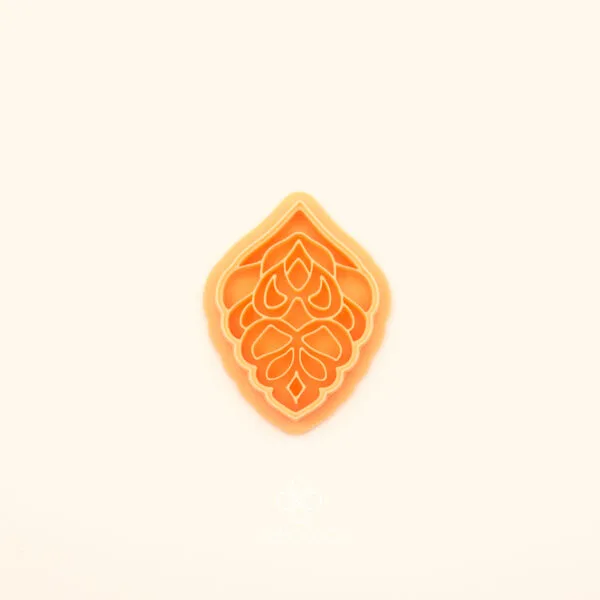 Haşmet hatayi polymer clay cutter showing pointed ogival outer form with layered teardrop and petal clusters and penç crown detail