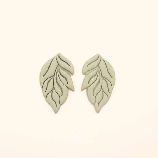 Çift Yaprak Ottoman Leaf Cutter Set Clay impressions of the Çift Yaprak botanical cutter set showing large and small leaf forms with curved vein divisions pressed into polymer clay
